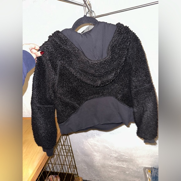 LuluLemon- Crop Quarter zip Size XS - Picture 2 of 4